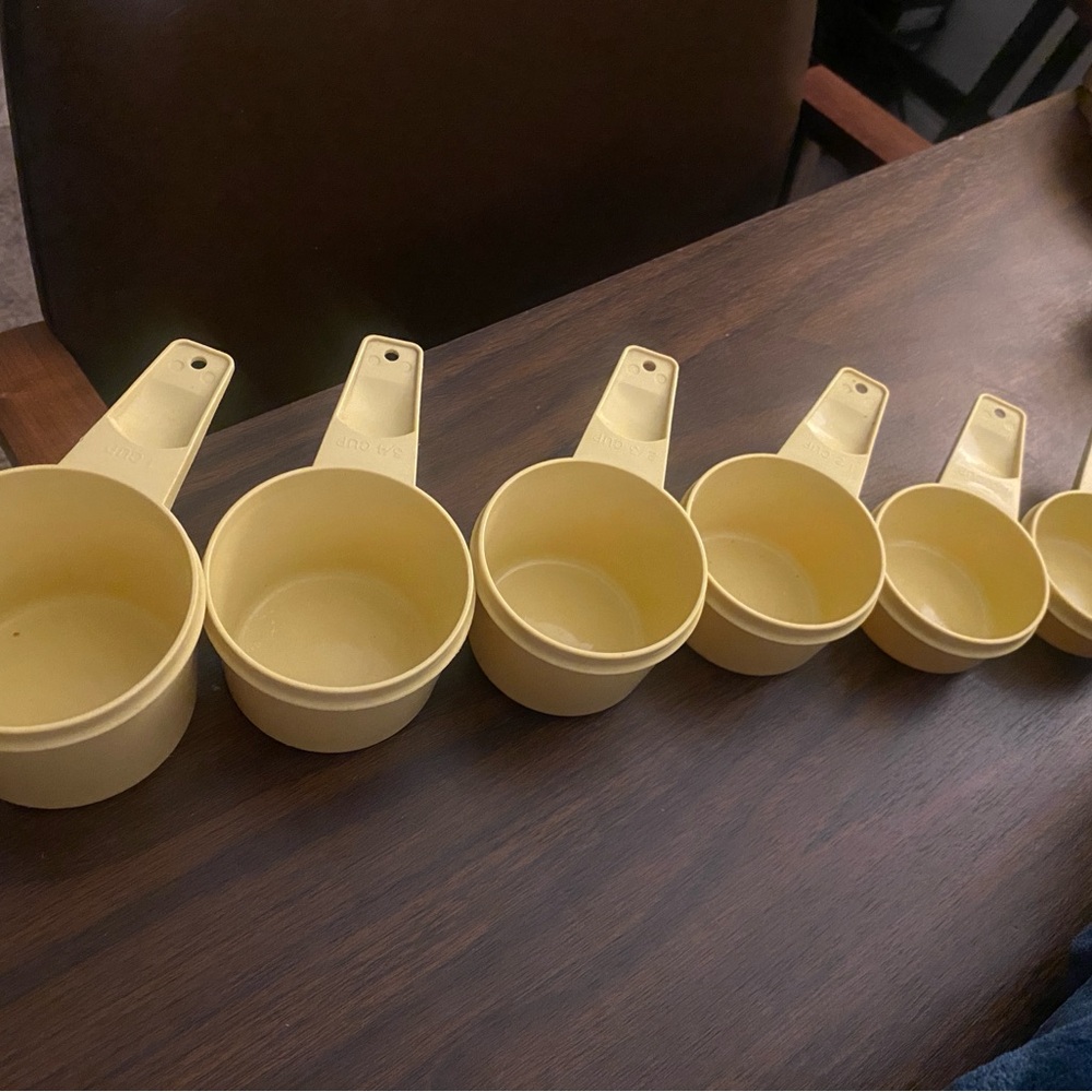 Yellow Measuring Cups Set - Picture 2 of 3